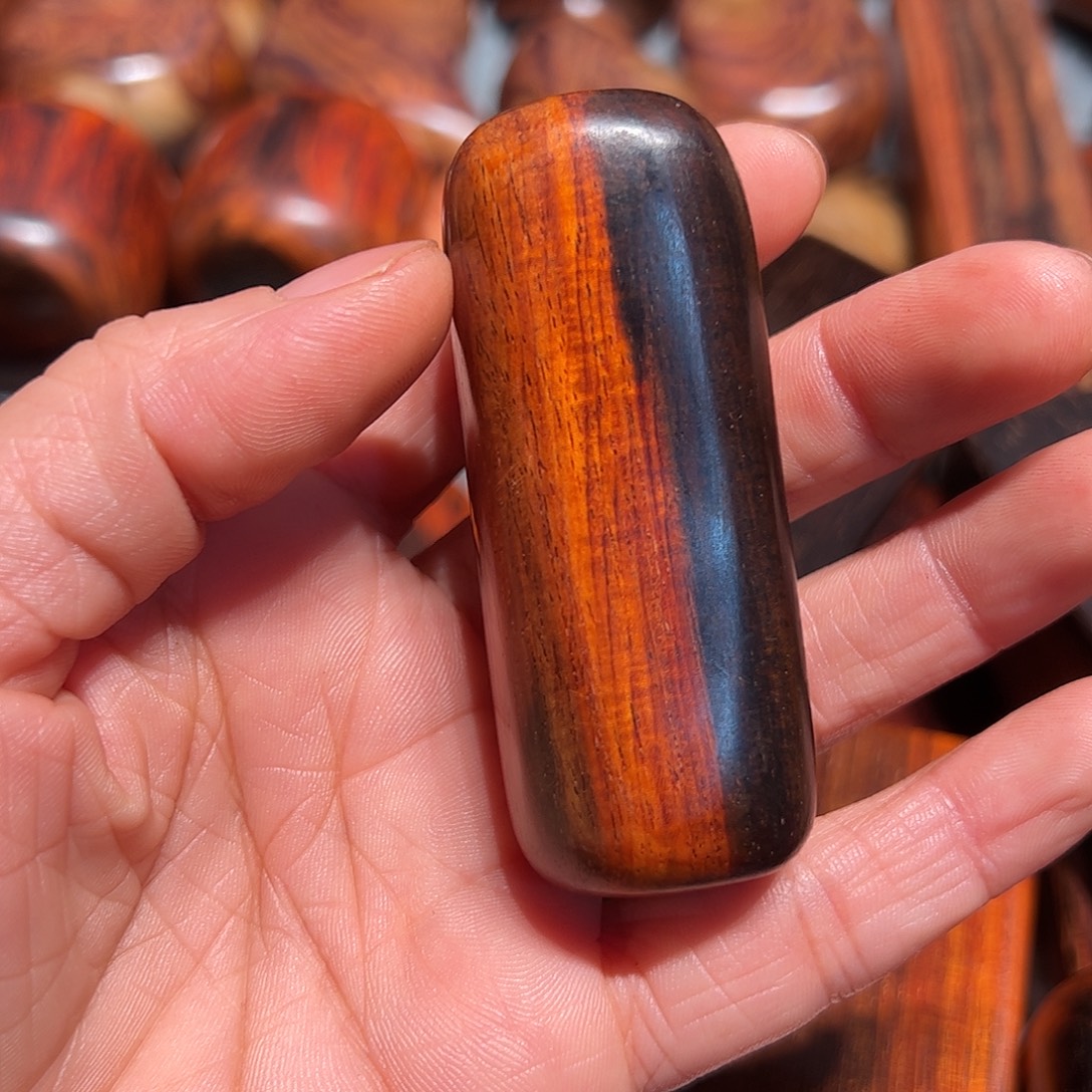 不***东交趾黄檀（大红酸枝）