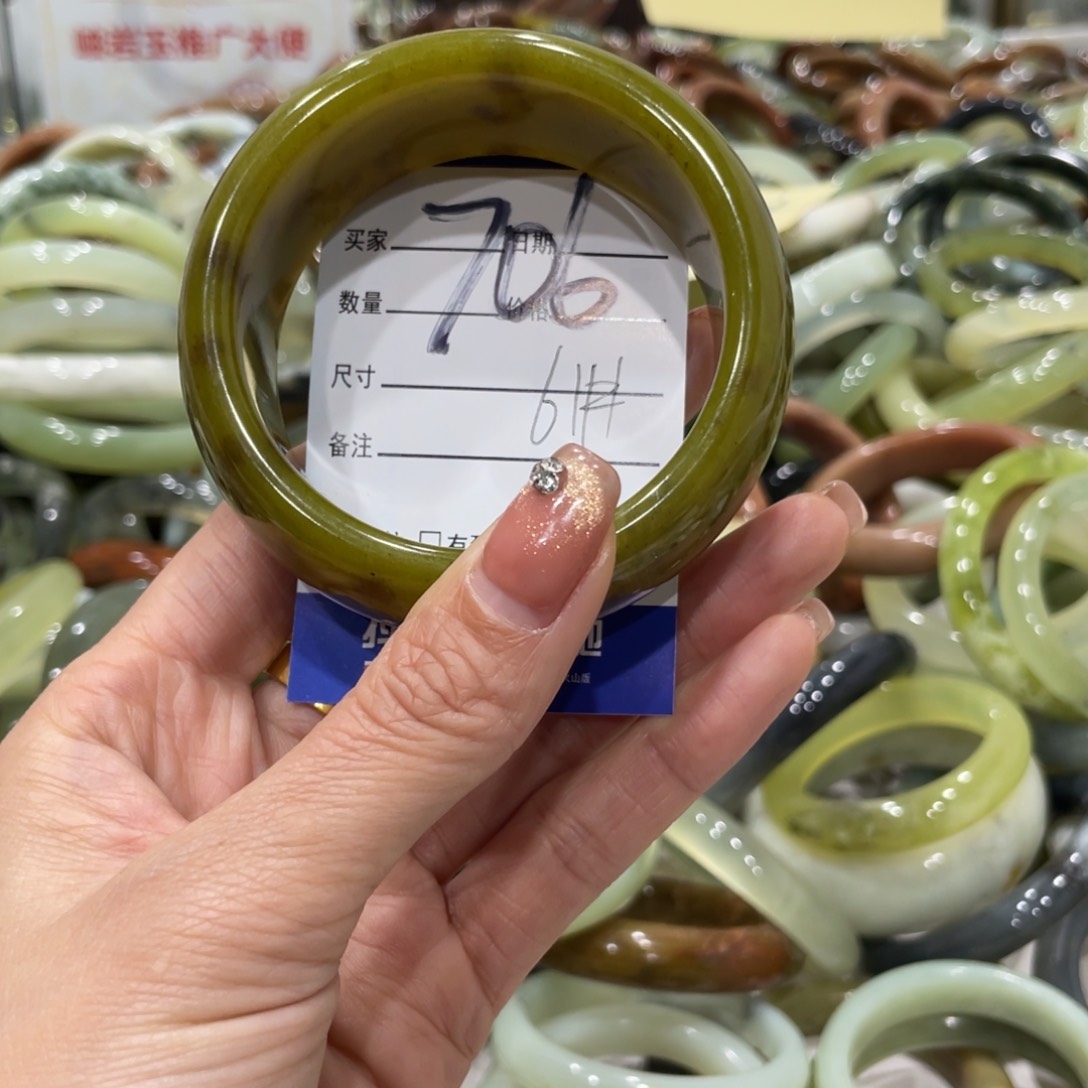 蛇纹石玉手镯未镶嵌