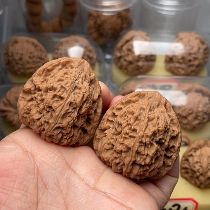 文玩核桃把件远*人南疆