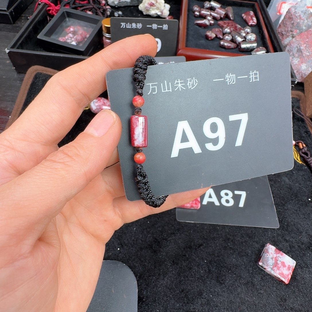 天然辰砂原矿原石朱砂吊坠