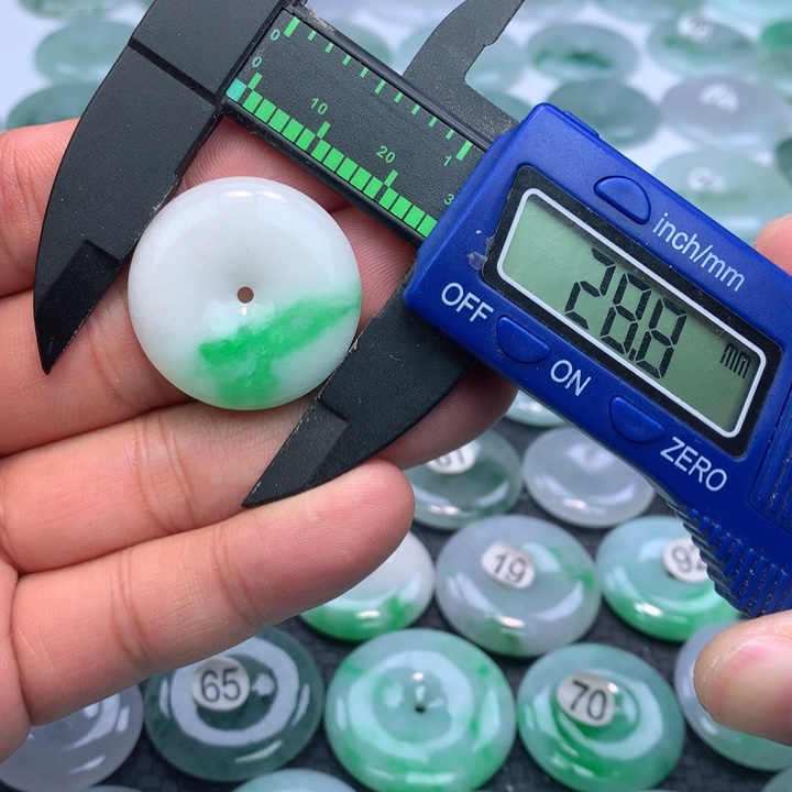 翡翠颈饰未镶嵌缅甸天然A货翡翠