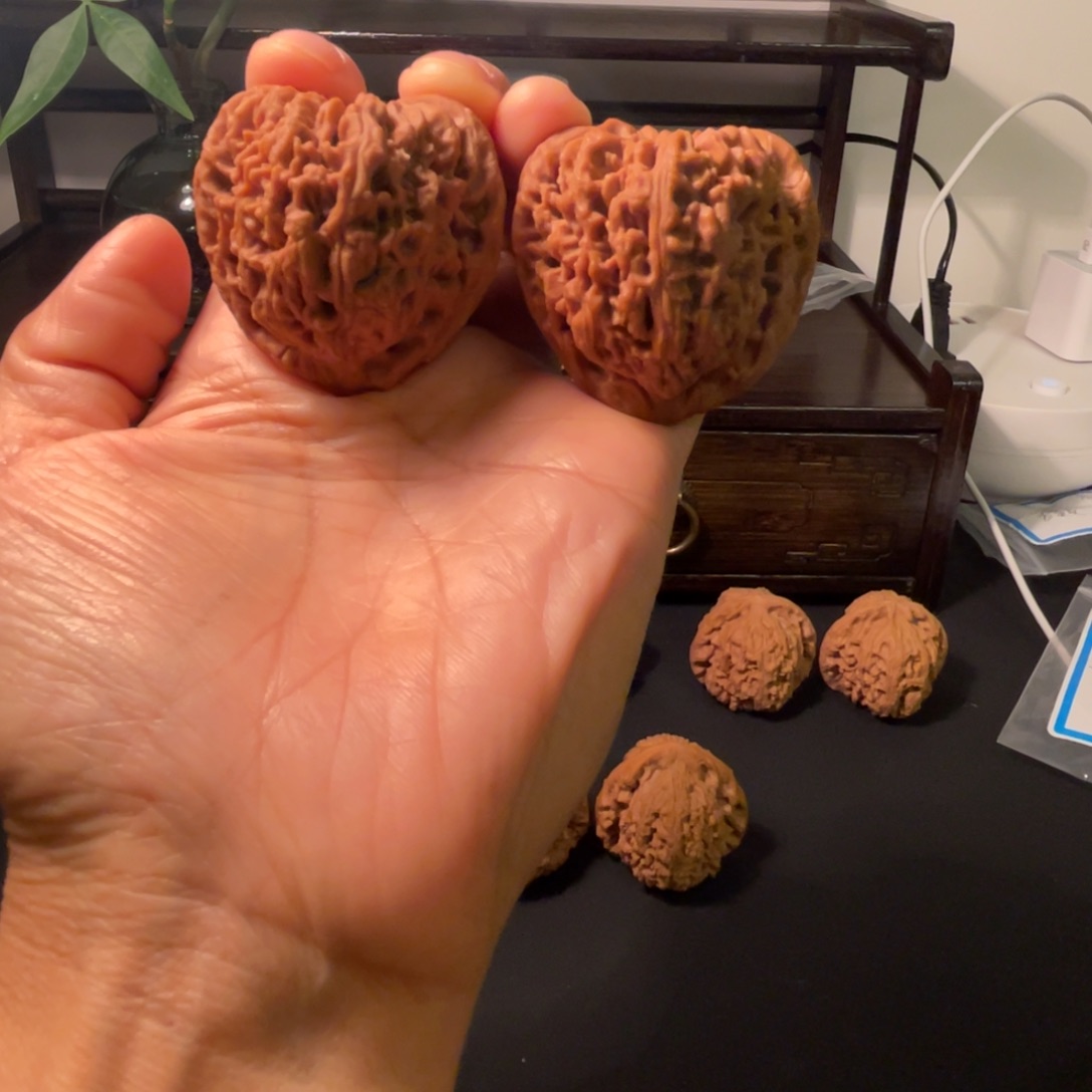 奇***香桃核吊坠拉丝纹的三角疆