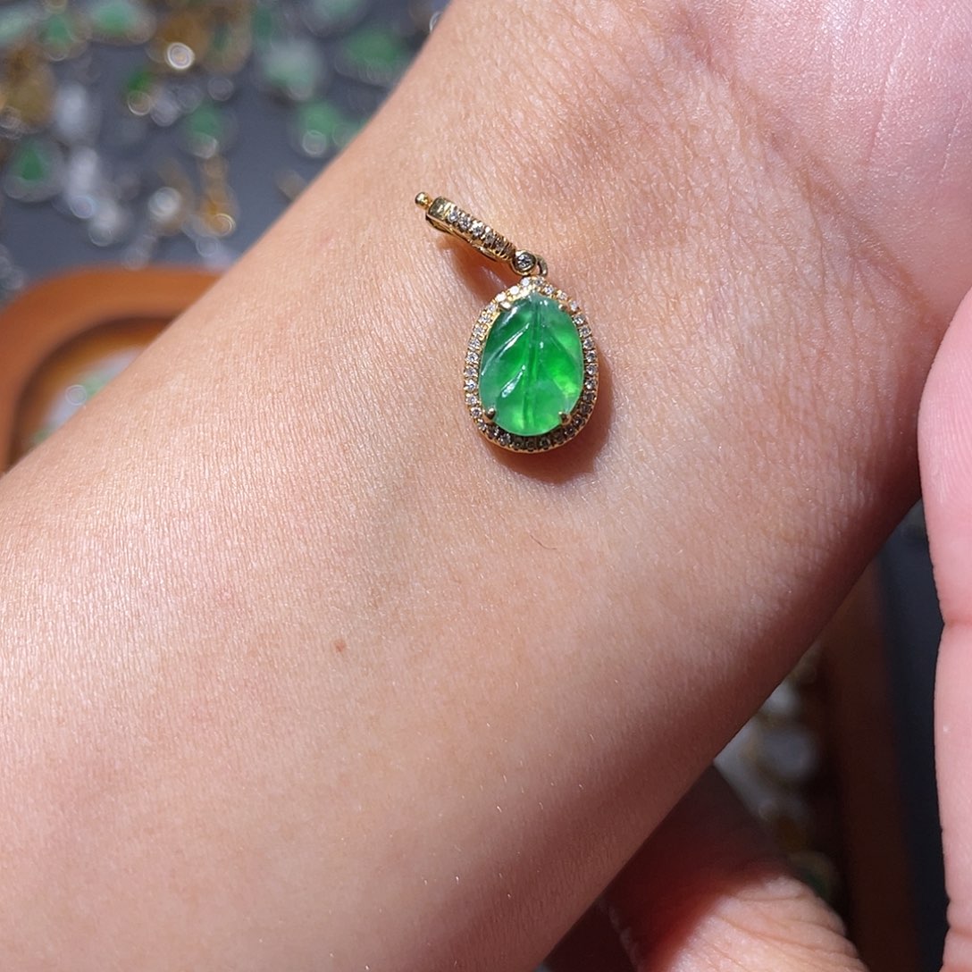 吊坠(不含链)18K金镶嵌翡翠