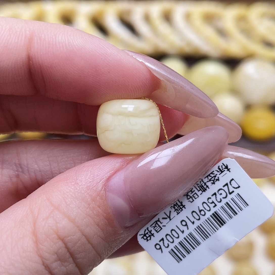 琥珀未镶嵌裸石12.3*10.2mm老型