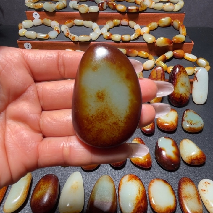 亦***念和田玉未镶嵌颈饰