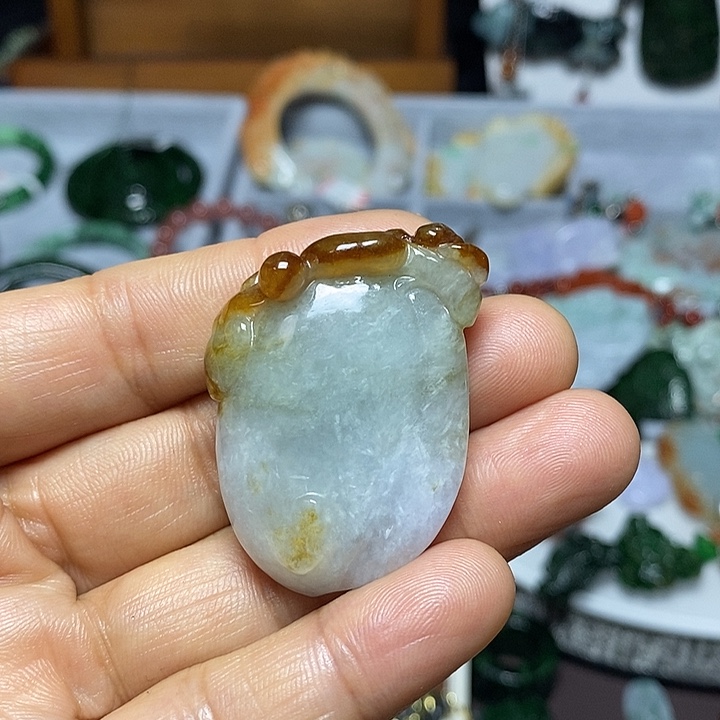 翡翠未镶嵌吊坠(赠链)