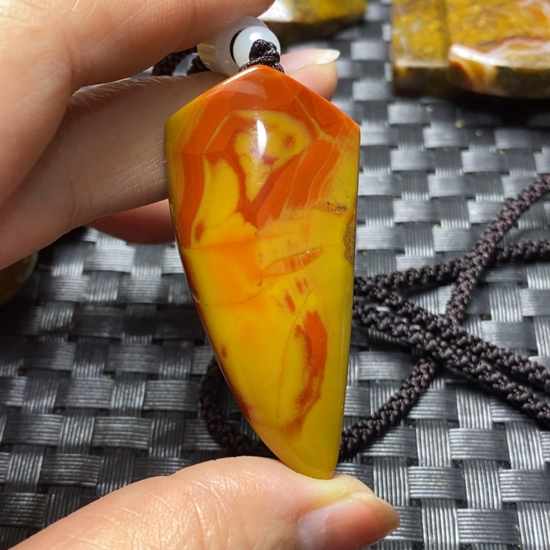 玛瑙/玉髓挂件未镶嵌「****」