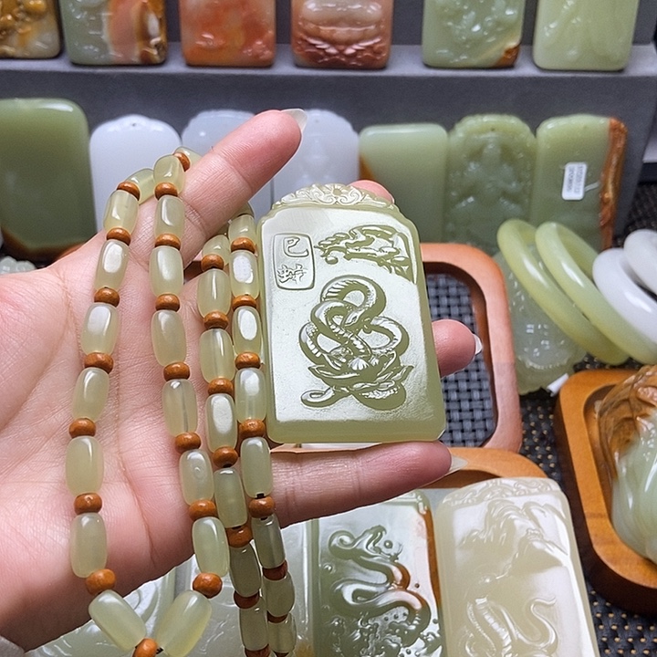新疆昆仑山脉料蛇