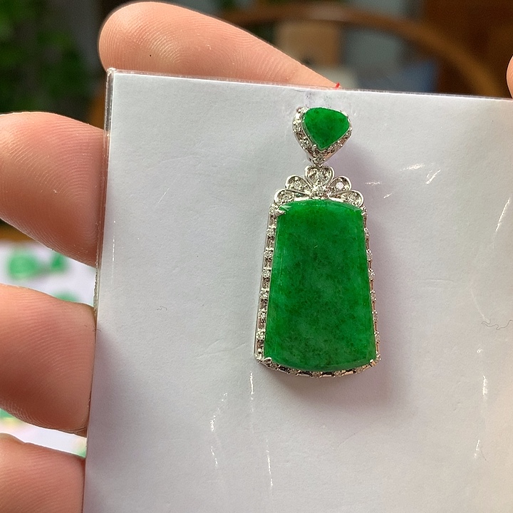 翡翠18K金镶嵌颈饰翡翠首饰