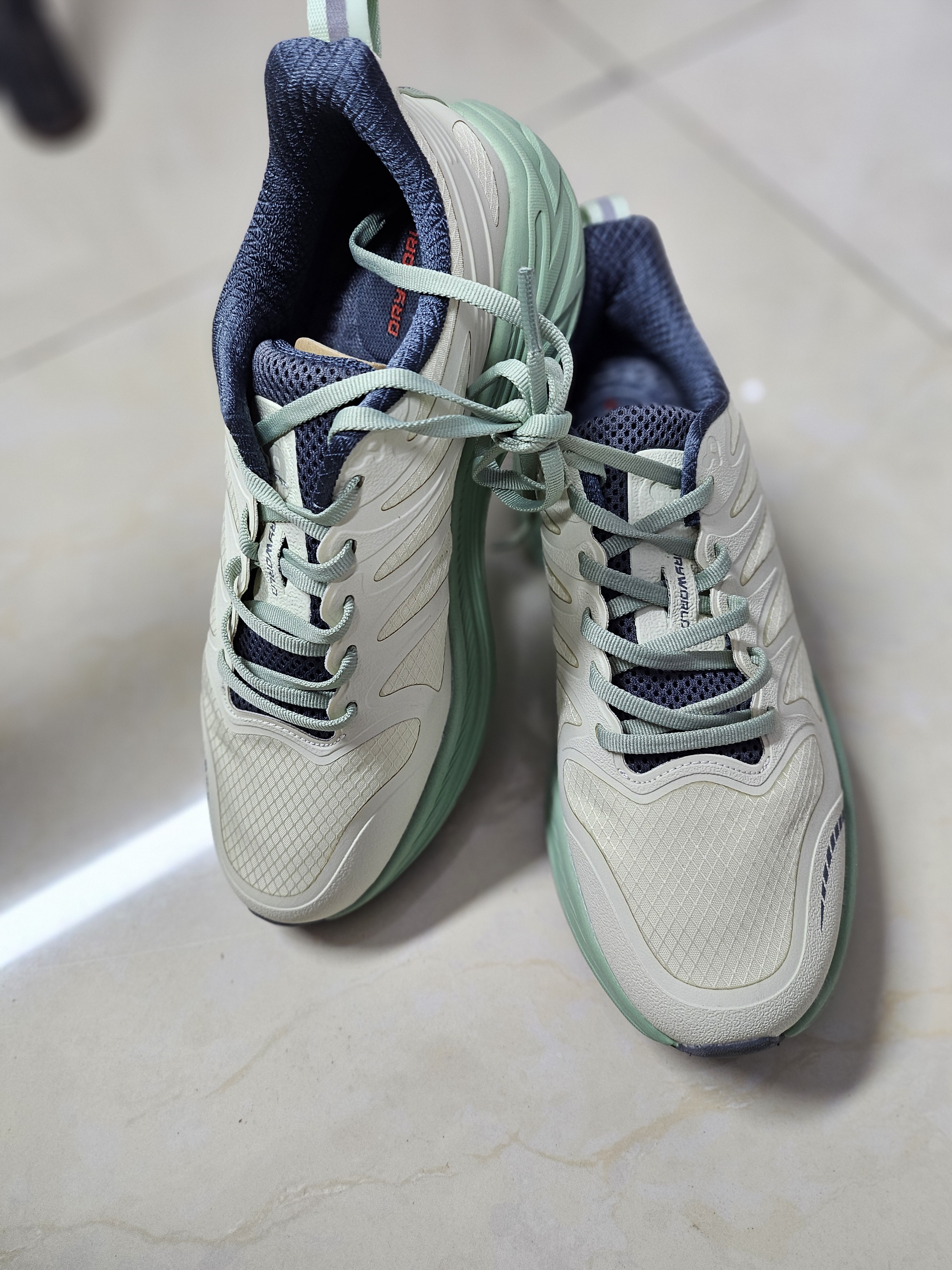 断码联名释步跑步鞋男女网面透气减震软底轻便户外情侣运动鞋