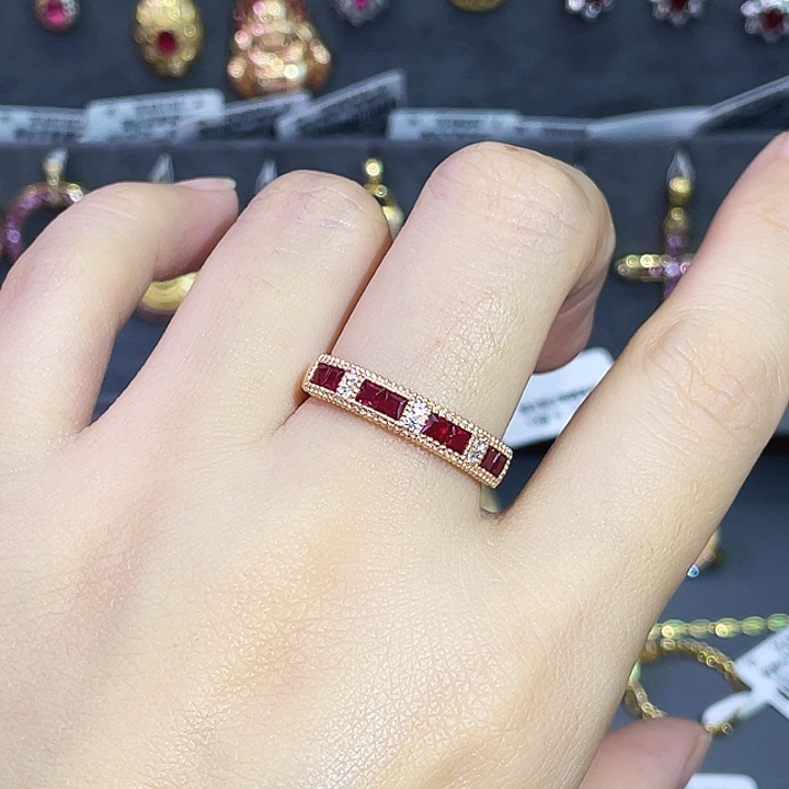 红宝石戒指18K金镶嵌1克拉鸽血红