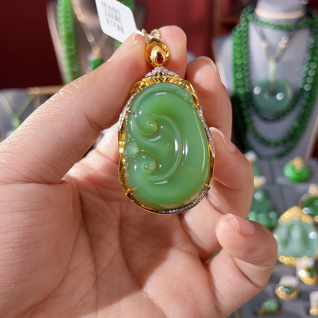 和田玉（碧玉）18K金镶嵌颈饰