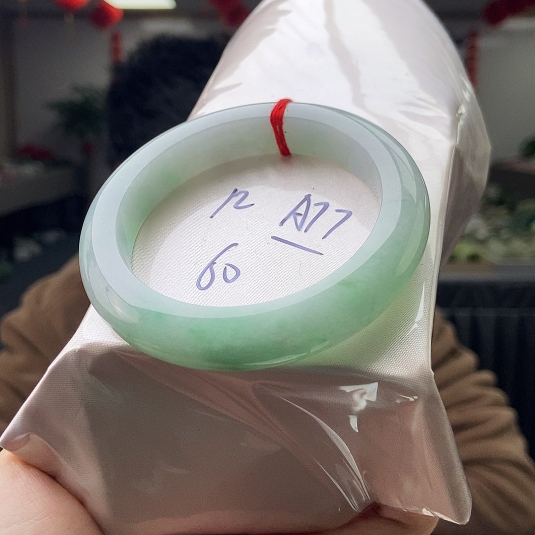 翡翠手镯未镶嵌拍一发一
