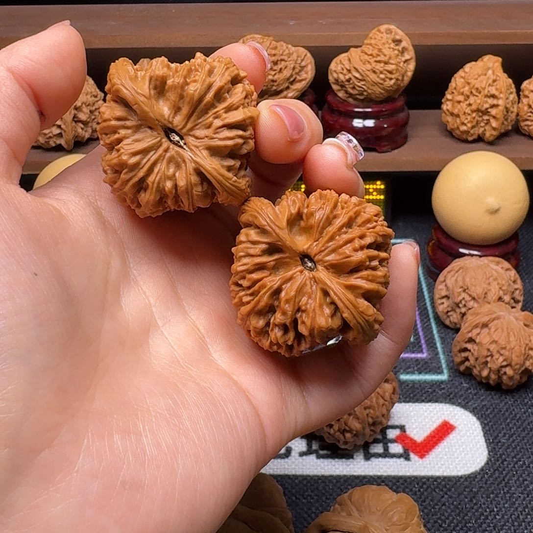 文玩核桃吊坠南****手41南疆石反油