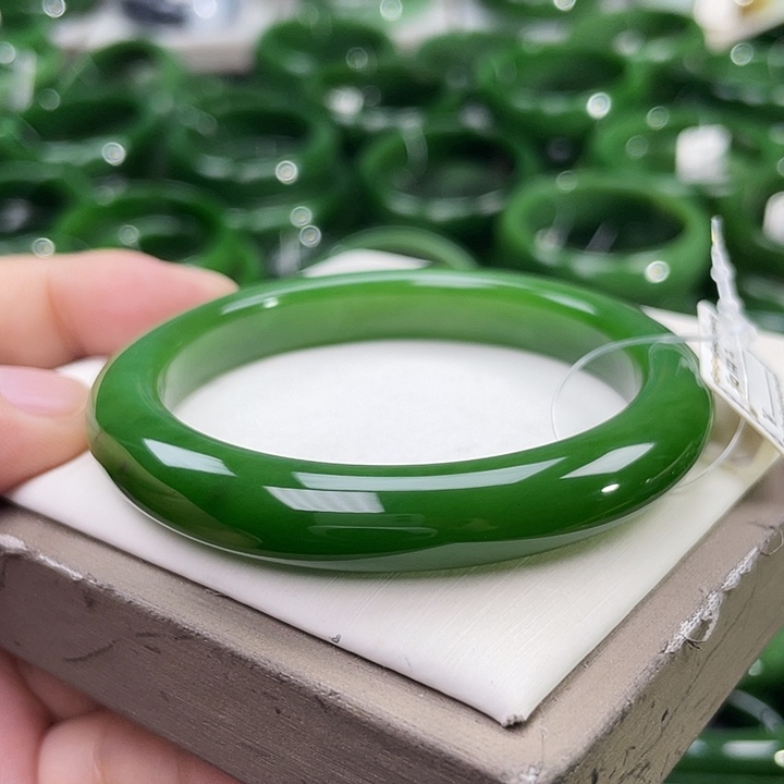 未镶嵌手镯和田玉（碧玉）幸***人