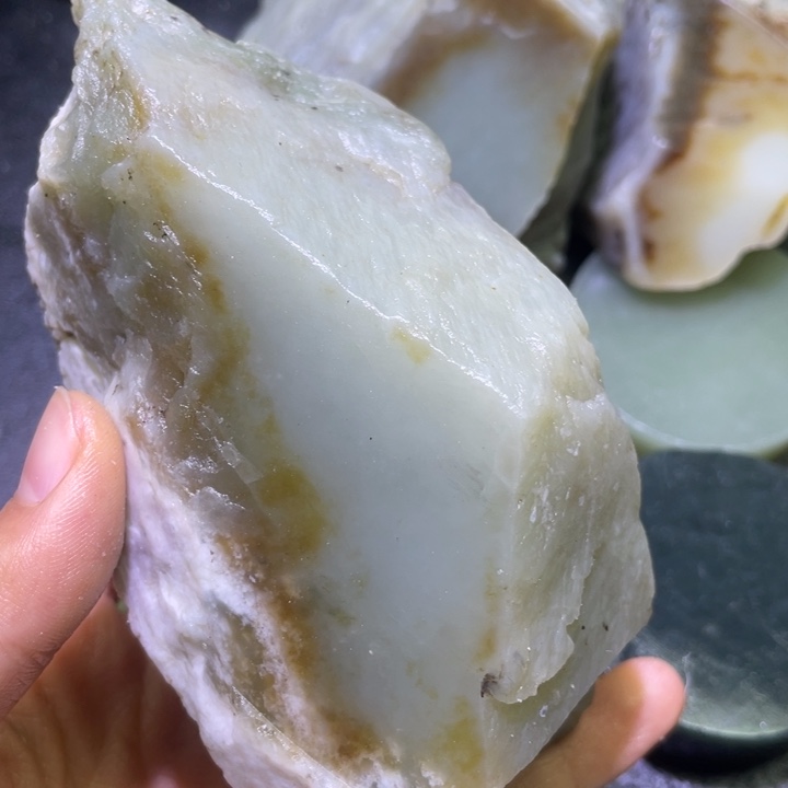农***子和田玉（糖玉）未镶嵌珠宝半成品