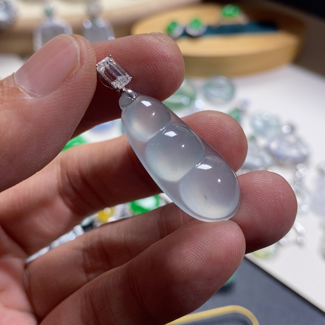 翡翠18K金镶嵌吊坠(不含链)豆子