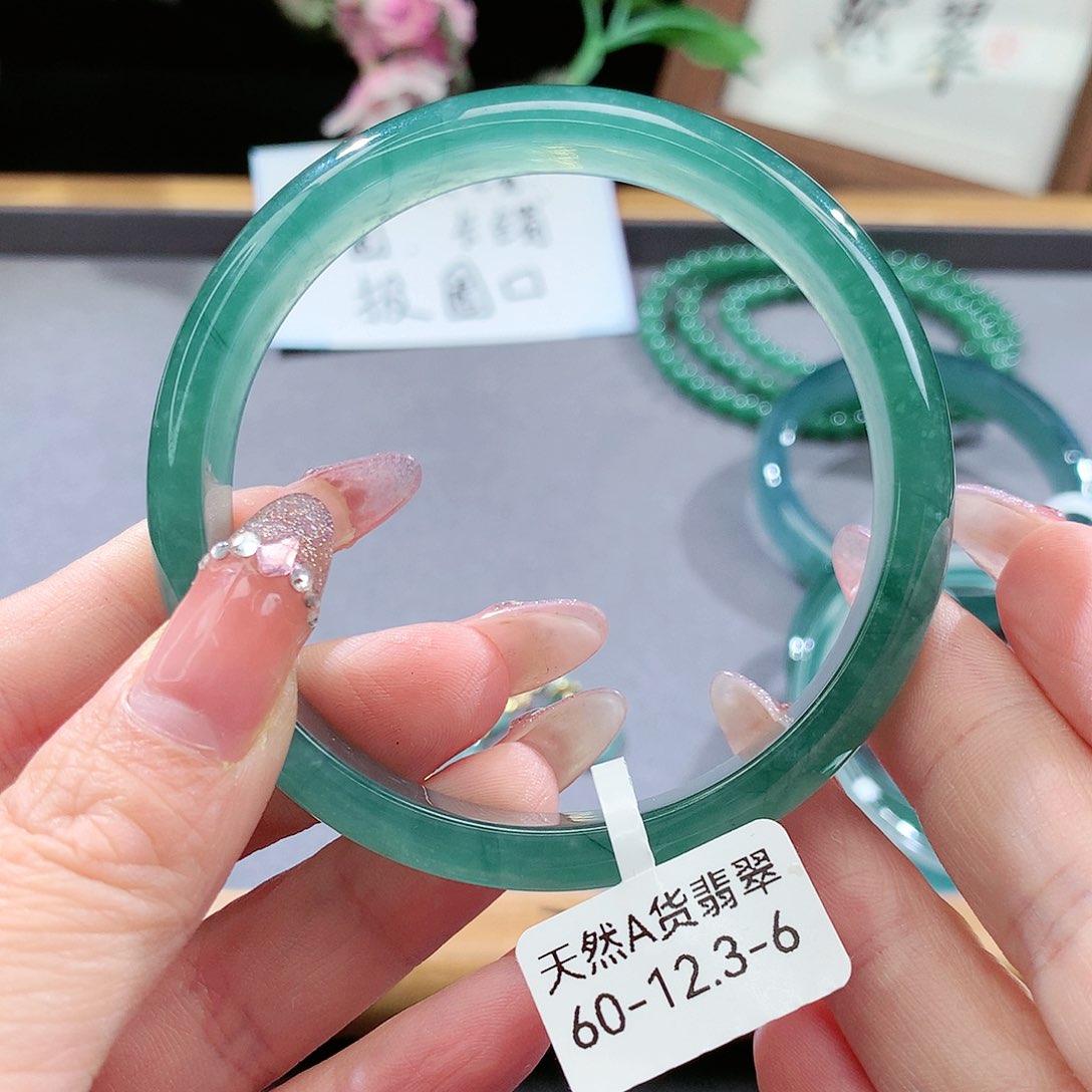 翡翠手镯（圆镯）未镶嵌