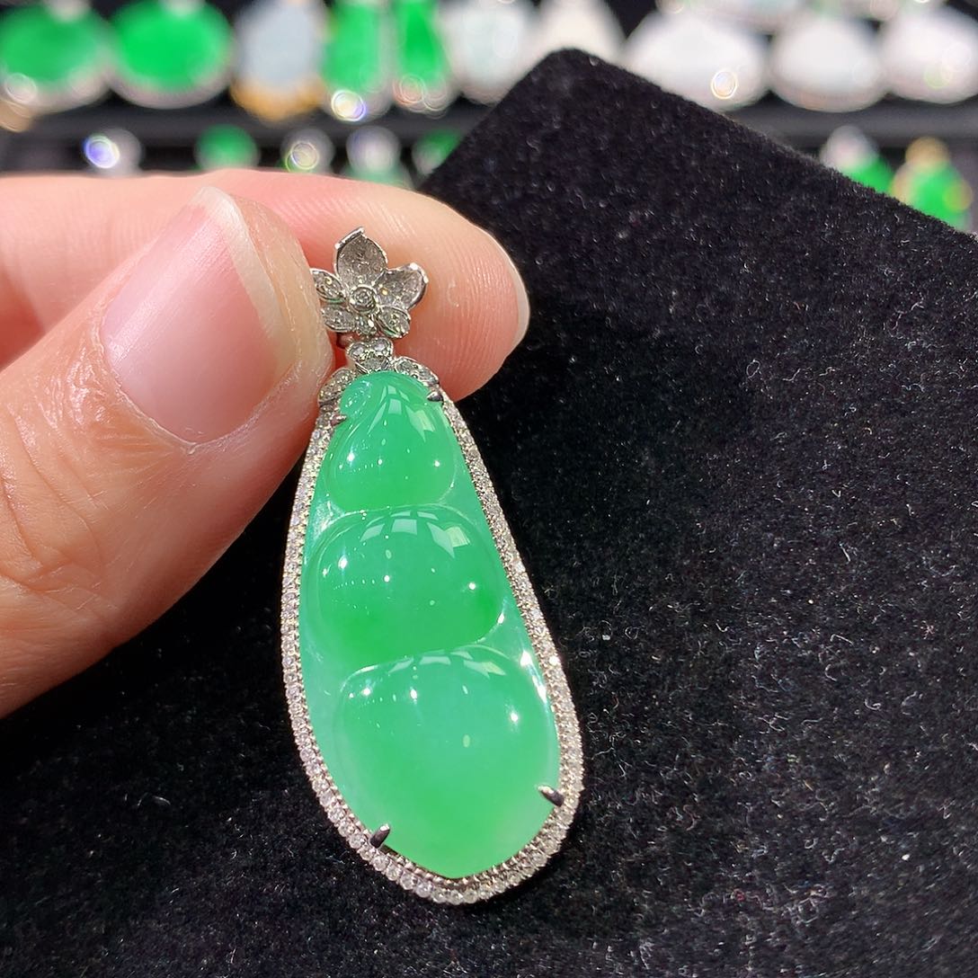 翡翠18K金镶嵌颈饰