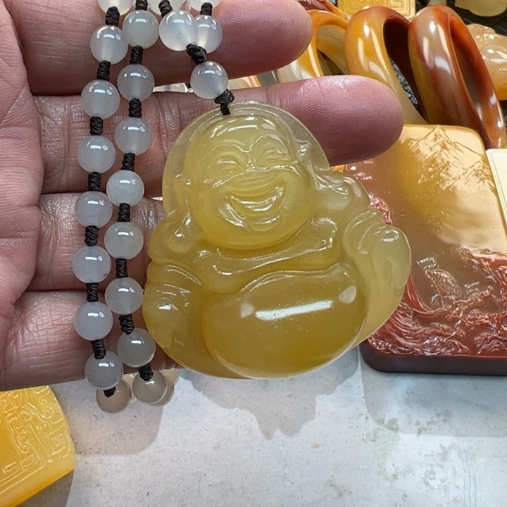 石英质玉（黄龙玉）颈饰未镶嵌