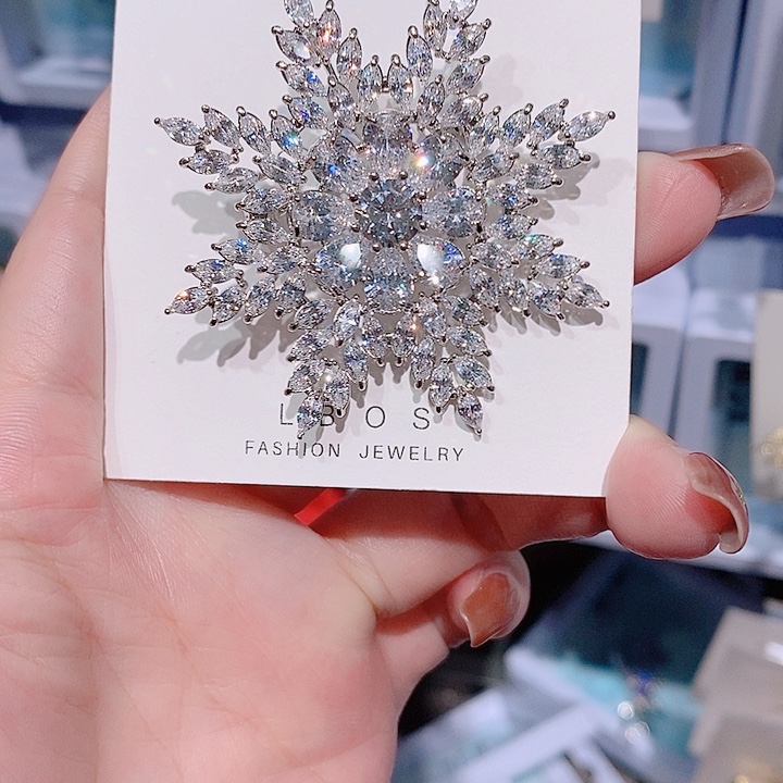 锆石铜合金雪花胸针