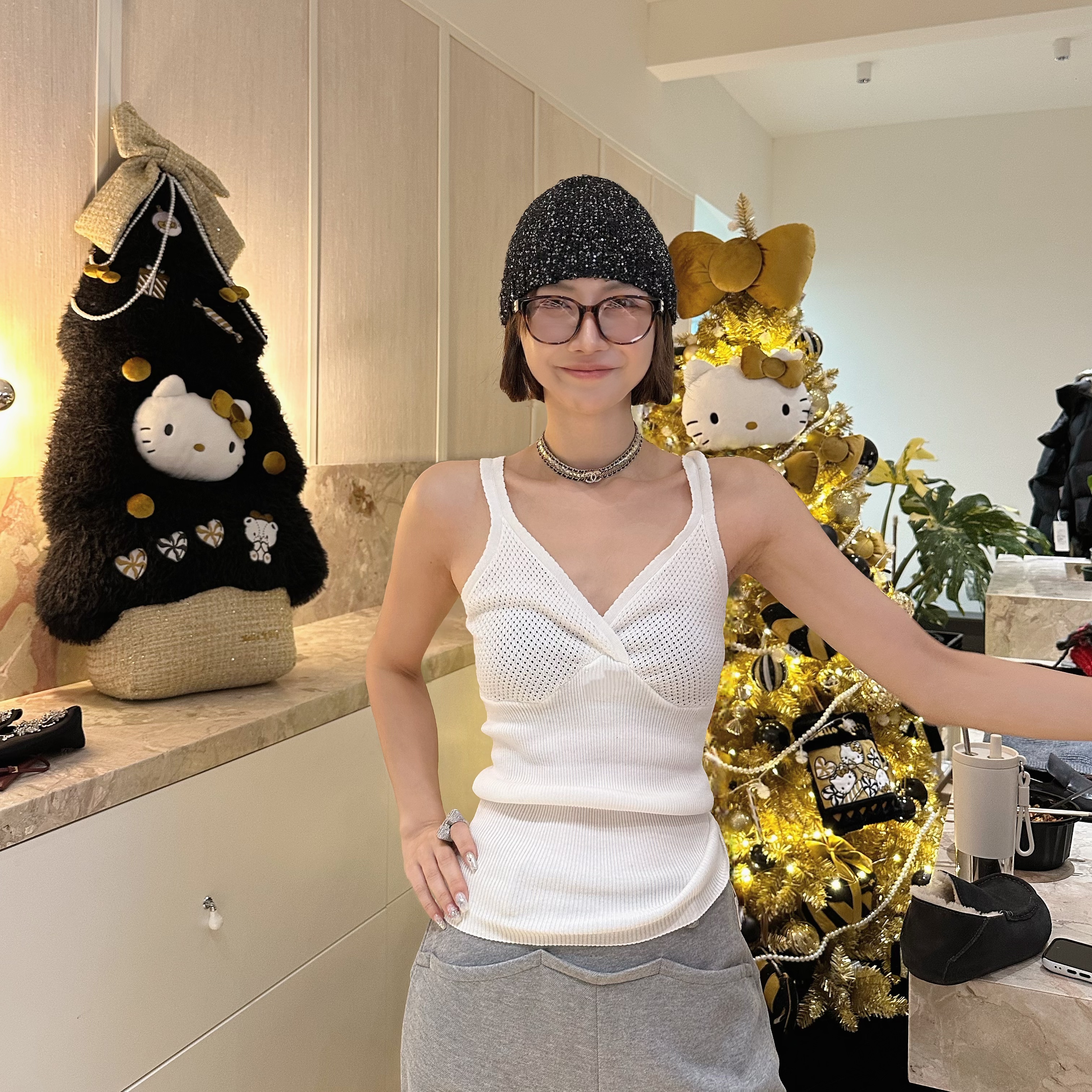 极简高级感白色V领吊带背心女外穿打底衫  SWD14989