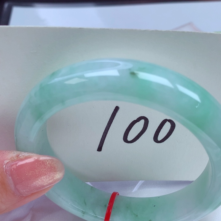 翡翠手镯未镶嵌翡翠