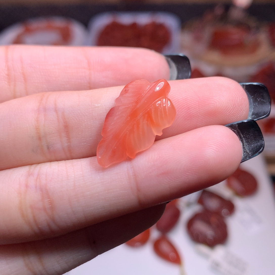 南红玛瑙未镶嵌珠宝半成品羽毛