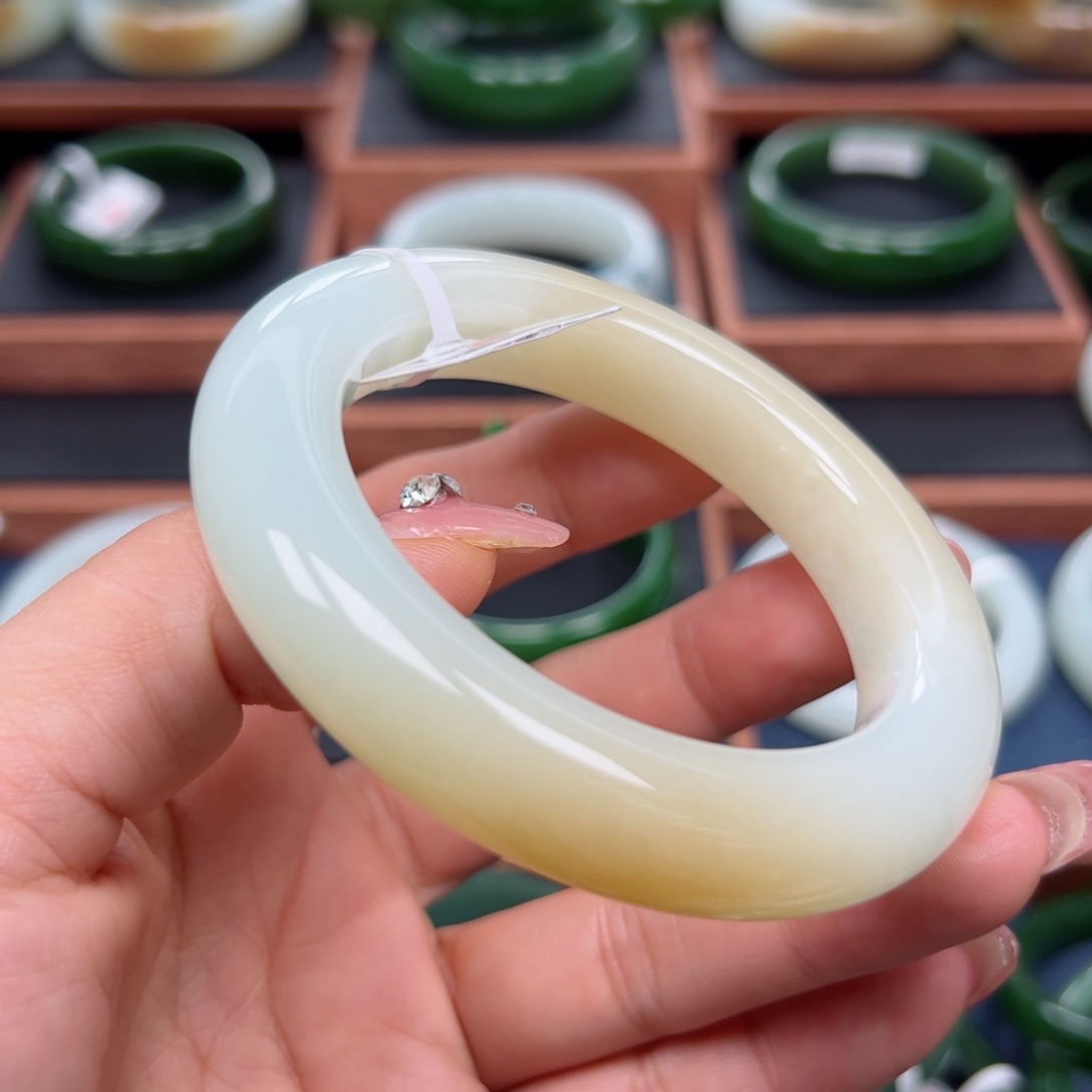 未镶嵌手镯和田玉