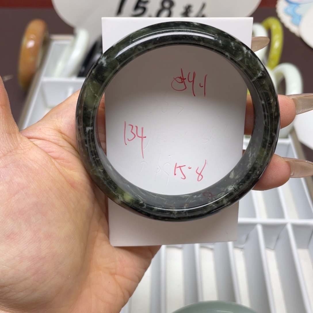 蛇纹石玉未镶嵌手镯