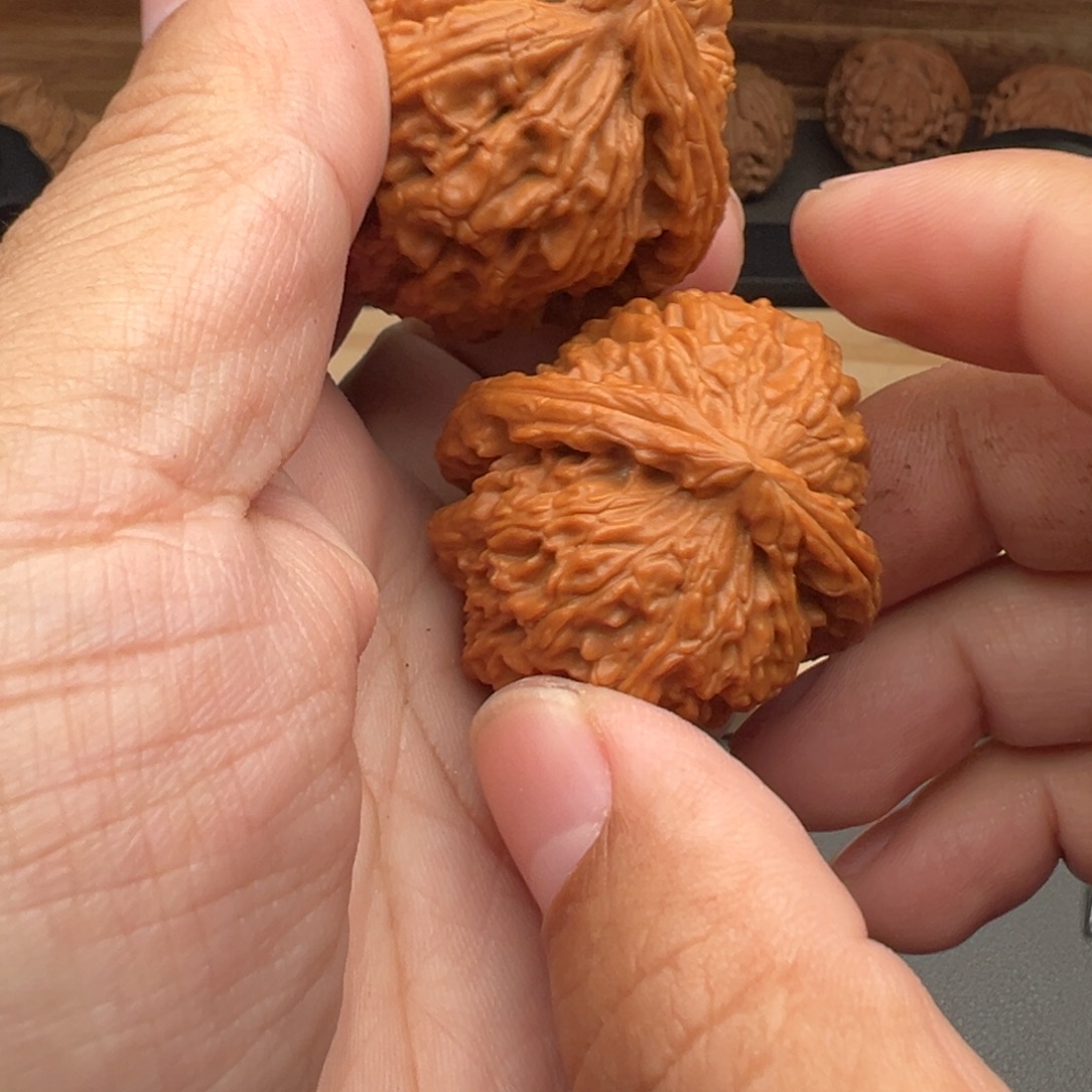 爱****把件文玩核桃三角白