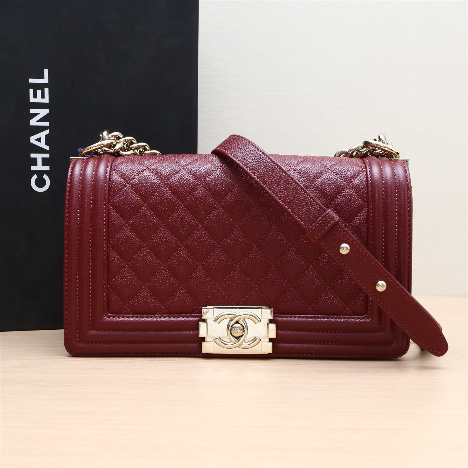 99新 Chanel/香奈儿 Leboy 中号 25cm 红色 荔枝单肩包P204720002