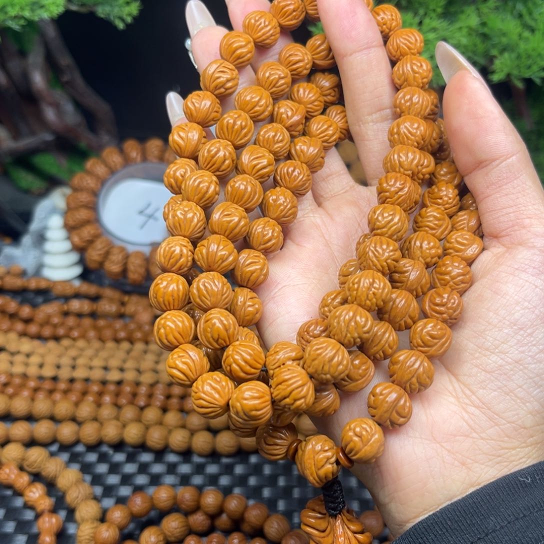 手串桃核为**劉桃核脖挂