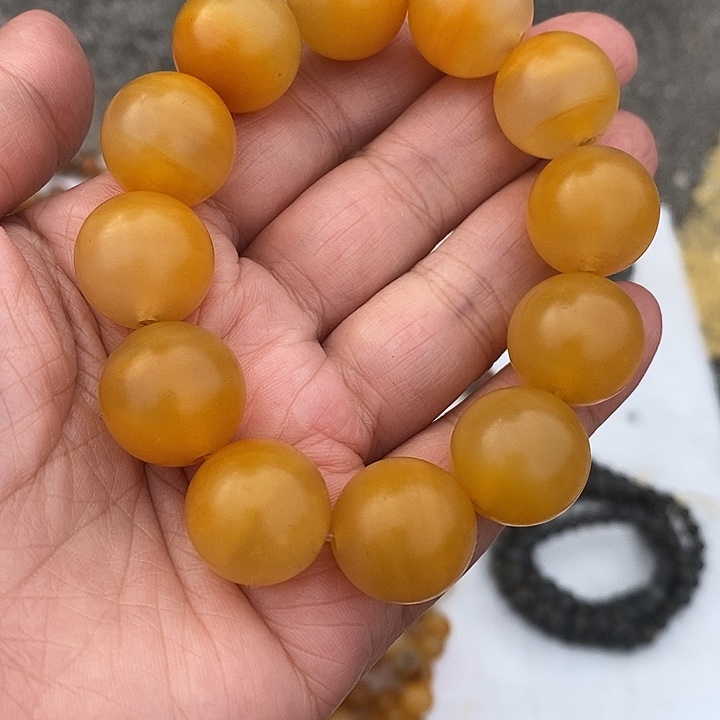 石英质玉（黄龙玉）未镶嵌颈饰