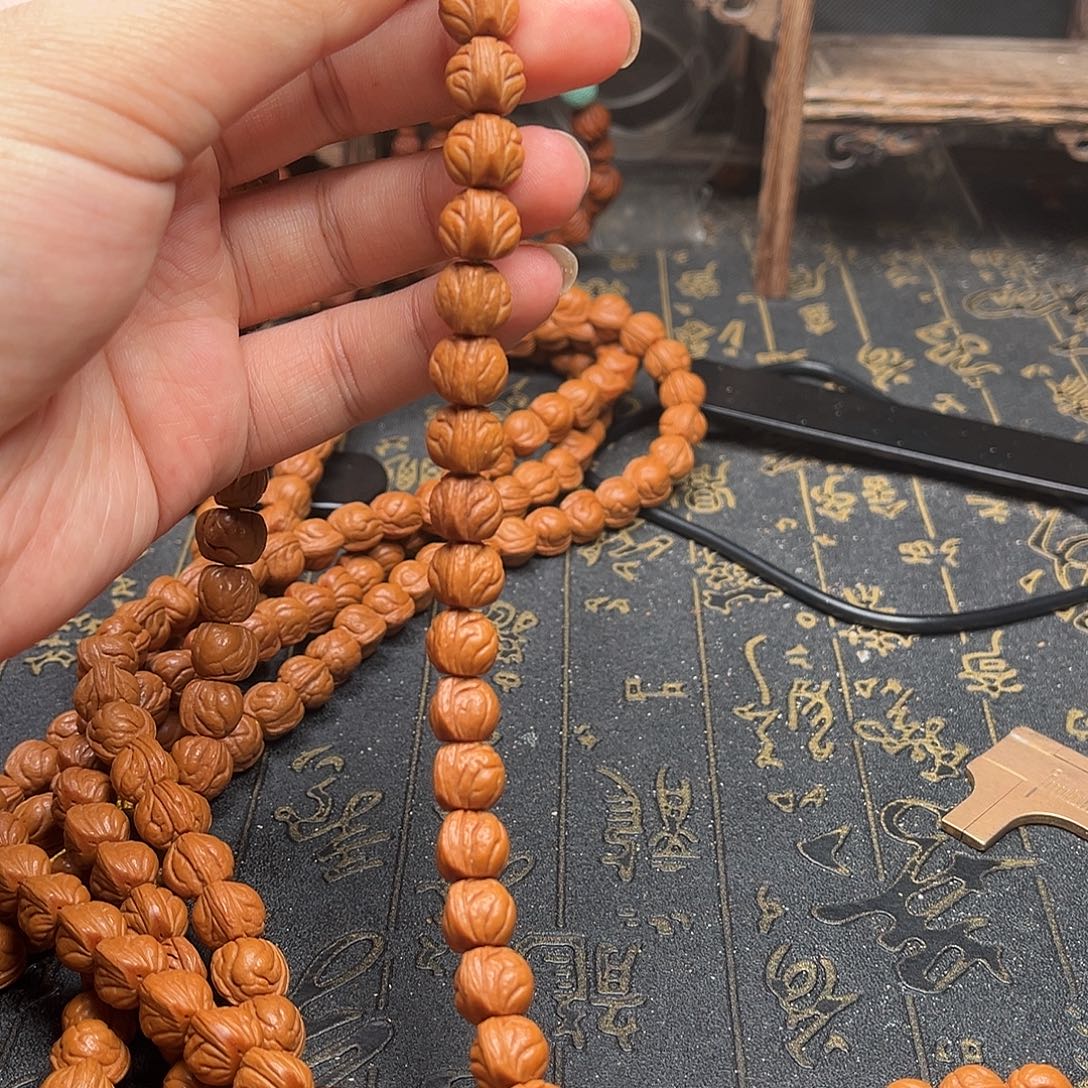 吊坠桃核玉龙薄挂