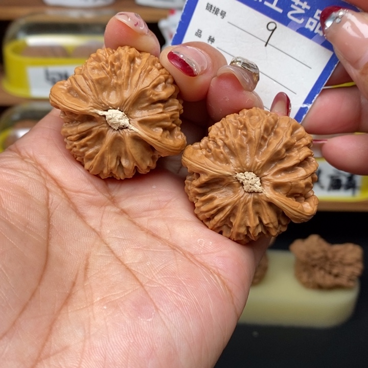 文玩核桃吊坠40宫灯