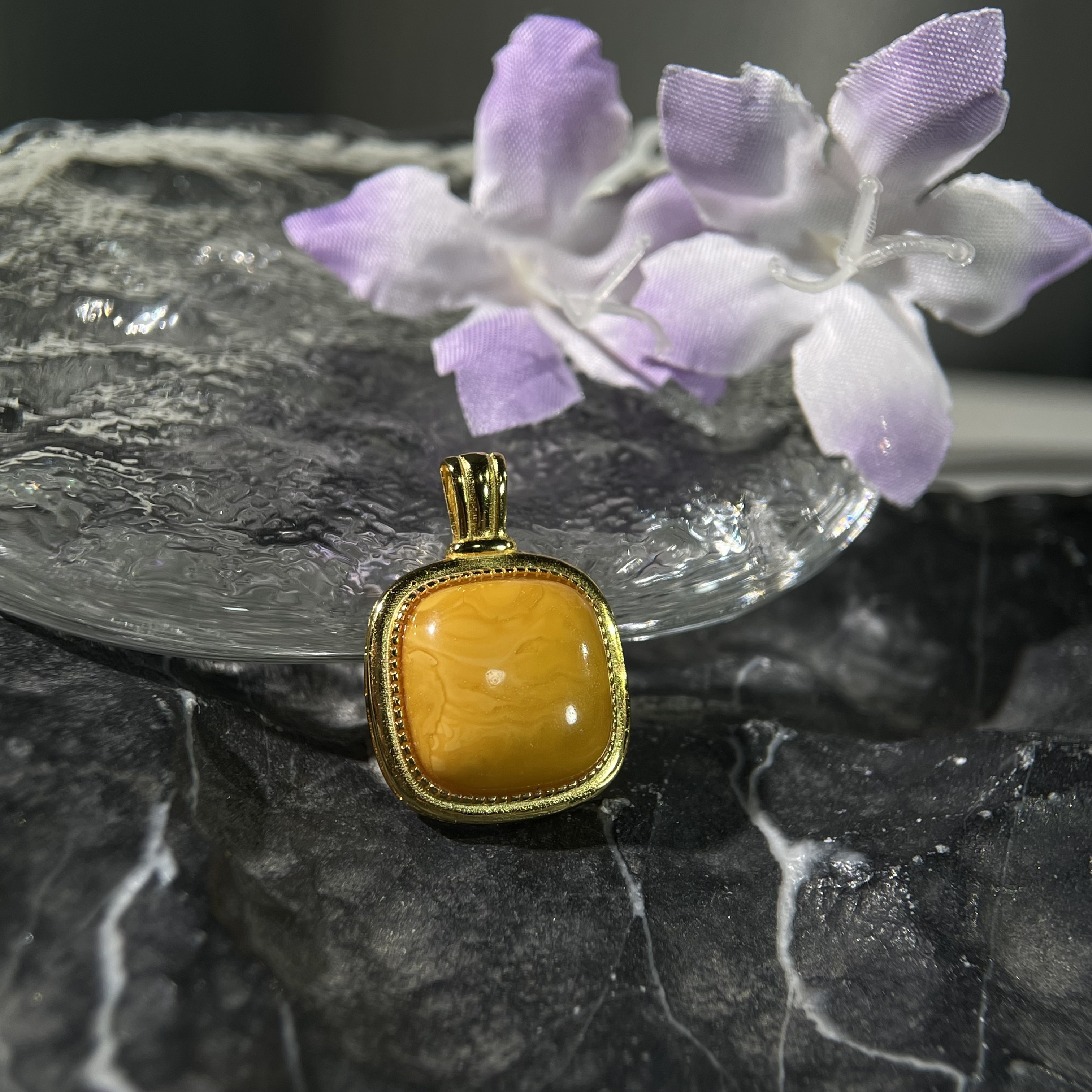 s925包镶蜜蜡面包牌吊坠 KT25112610