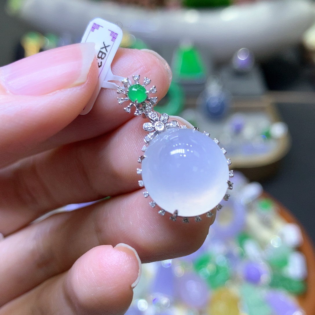 【闪购商品】翡翠颈饰18K金镶嵌翡翠吊坠项链