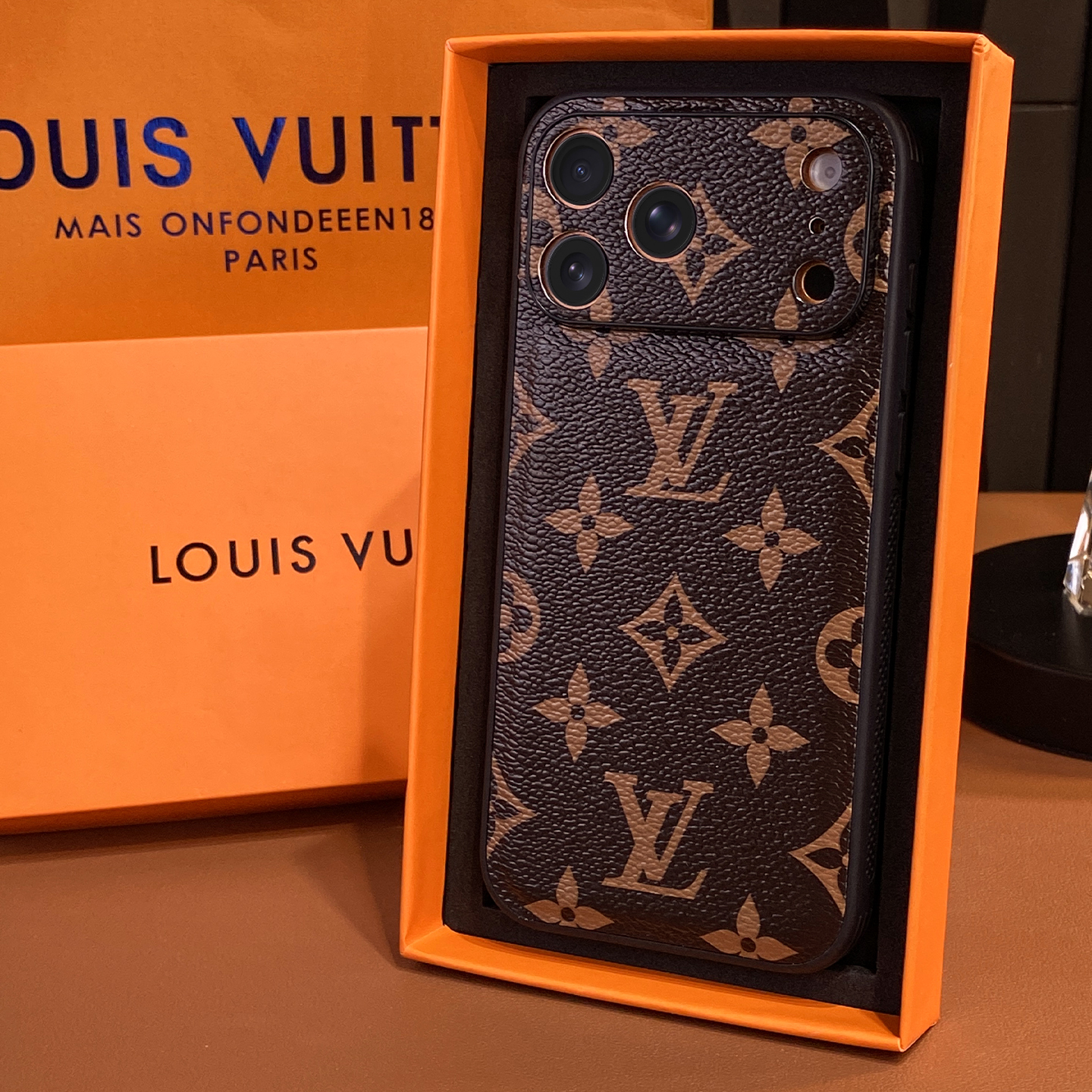  适用苹果17promax手机壳iPhone16/15/14/13全包网红潮牌高档贴皮