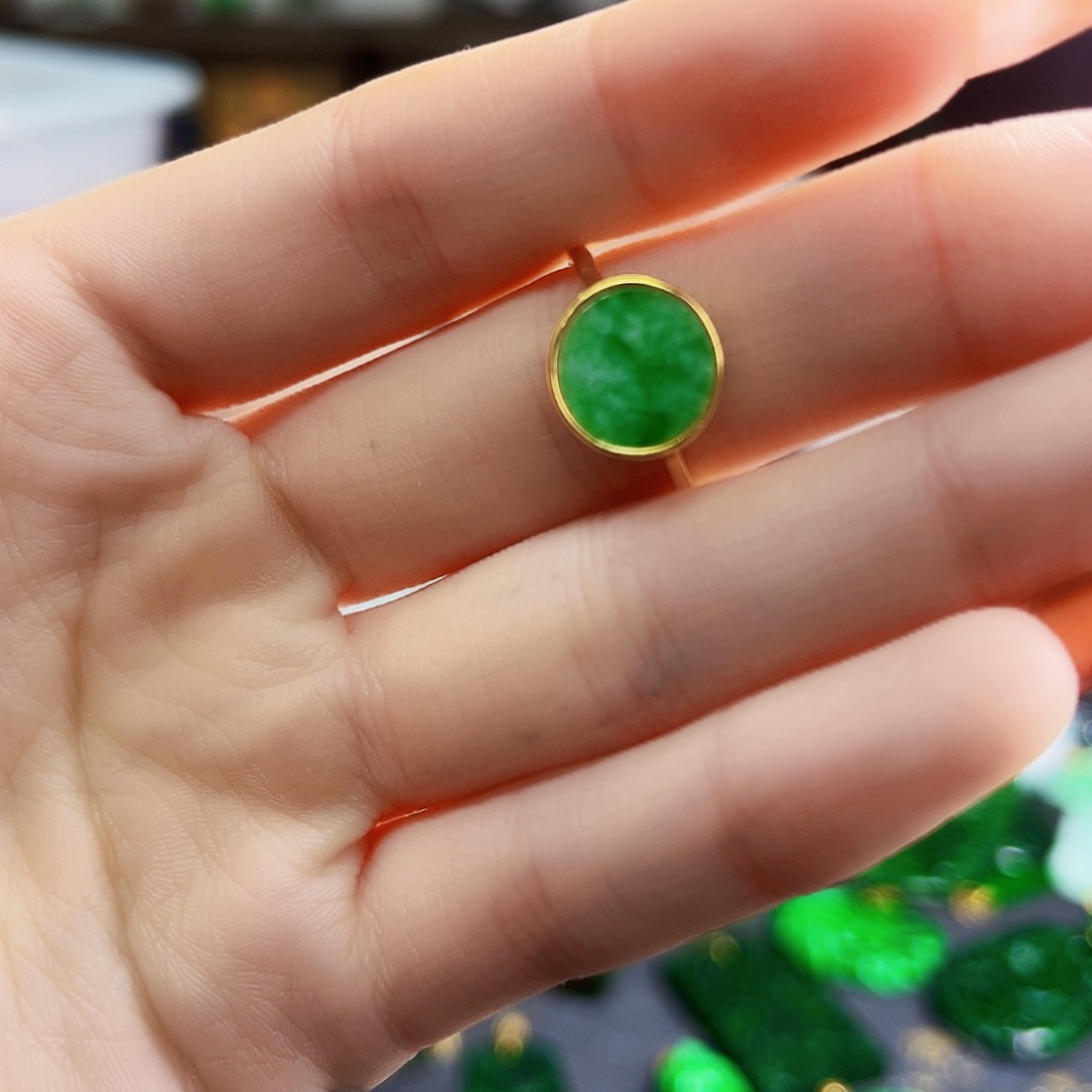 颈饰未镶嵌翡翠多样性