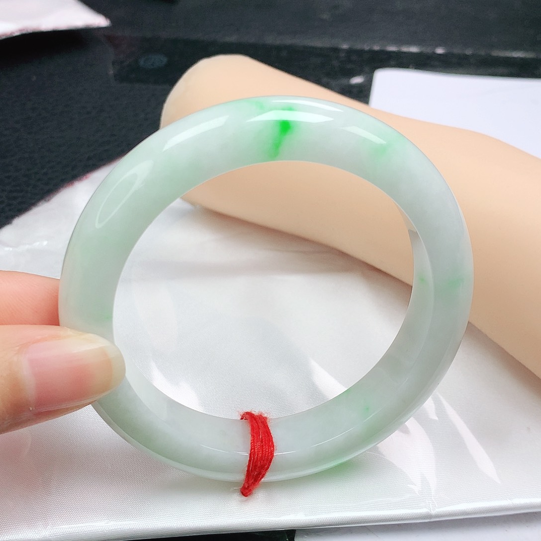翡翠手镯未镶嵌正