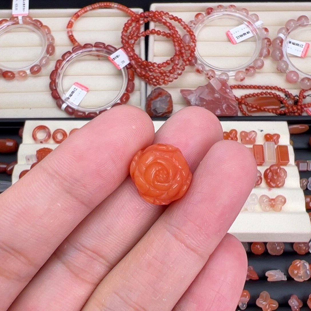 南红玛瑙未镶嵌川料玫瑰花1