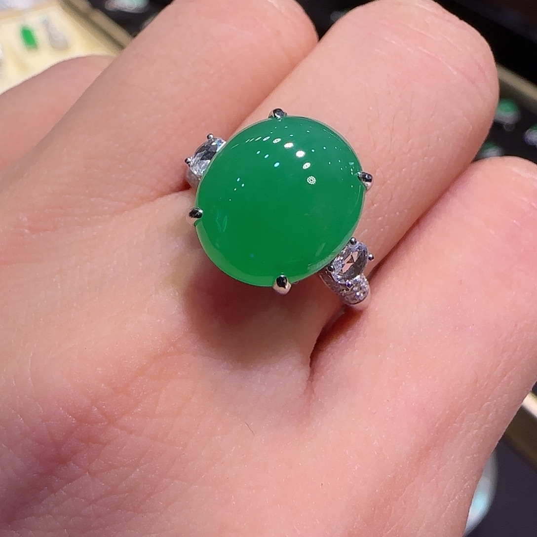 翡翠戒指18K金镶嵌戒指