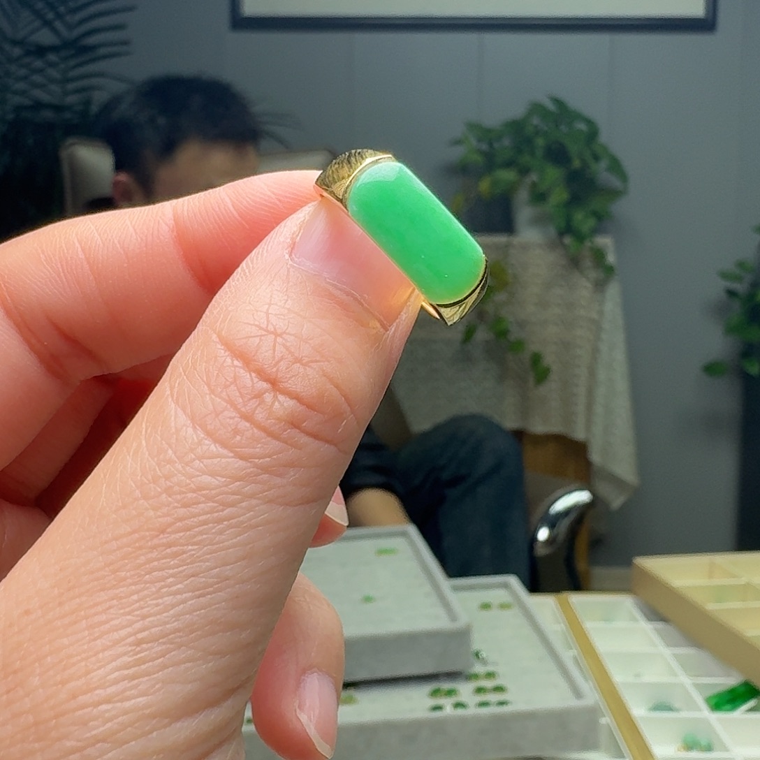 翡翠18K金镶嵌戒指天然