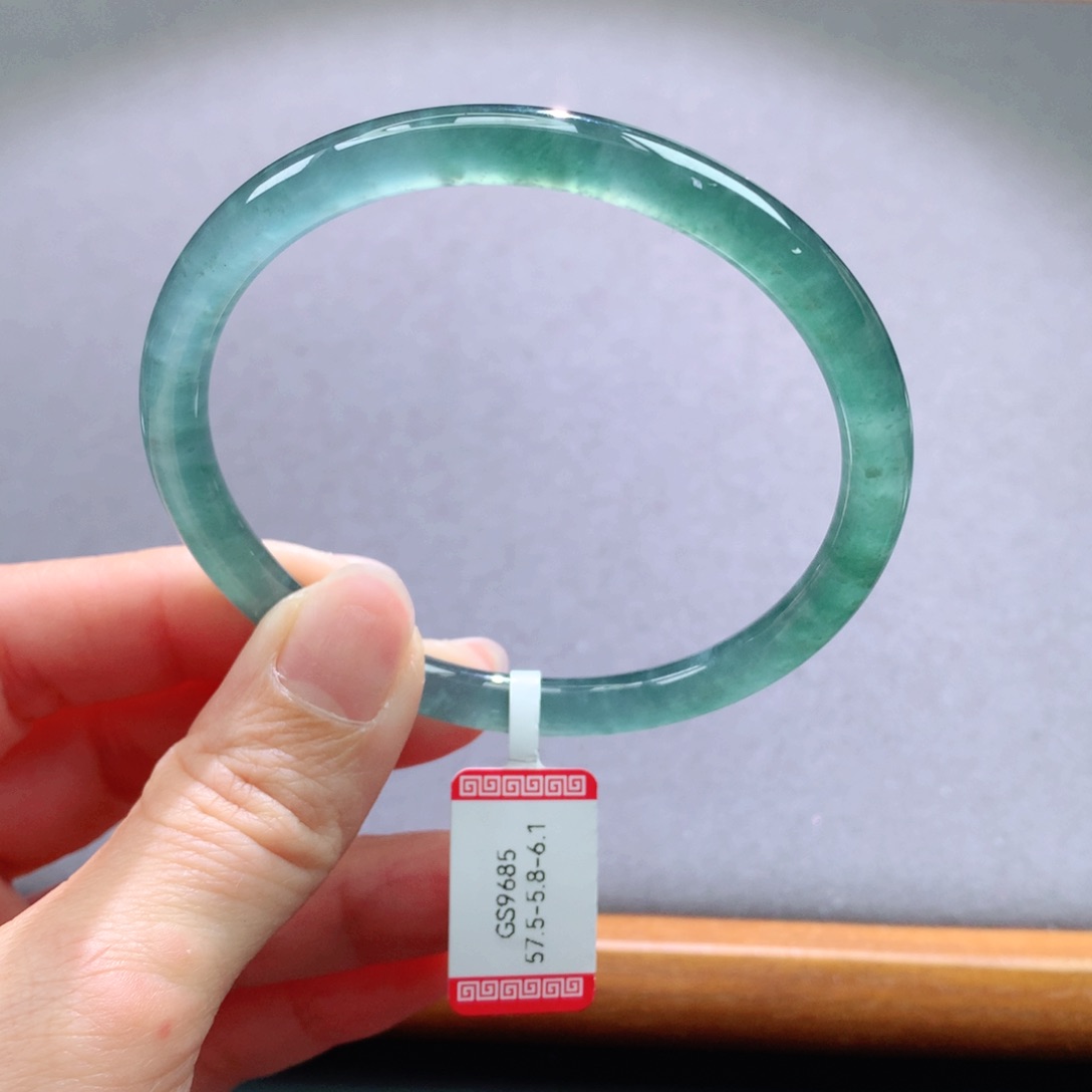 翡翠手镯未镶嵌天然翡翠手镯