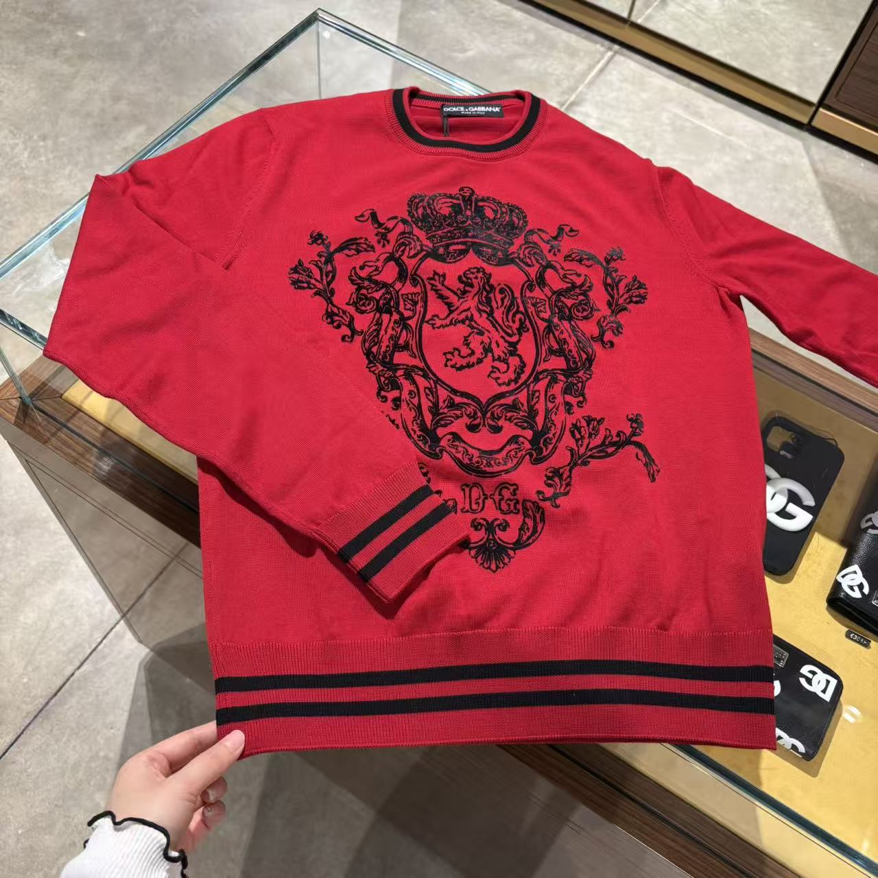 【CC在欧洲】D....G 1号折扣店  红色丝绒印花羊毛毛衣