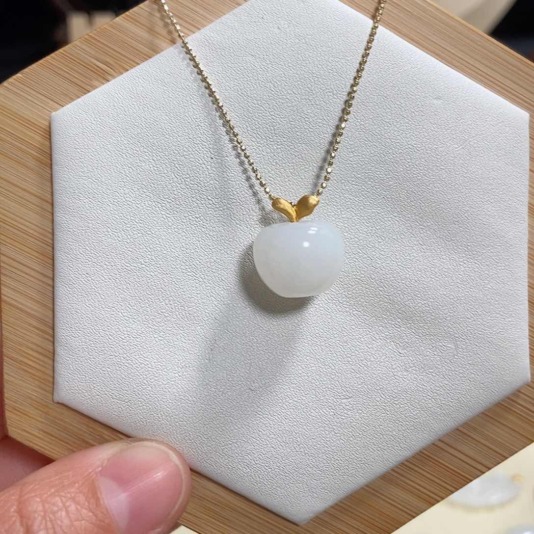 和田玉吊坠(赠链)18K金镶嵌