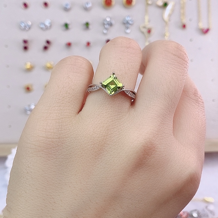 橄榄石戒指银S925镶嵌