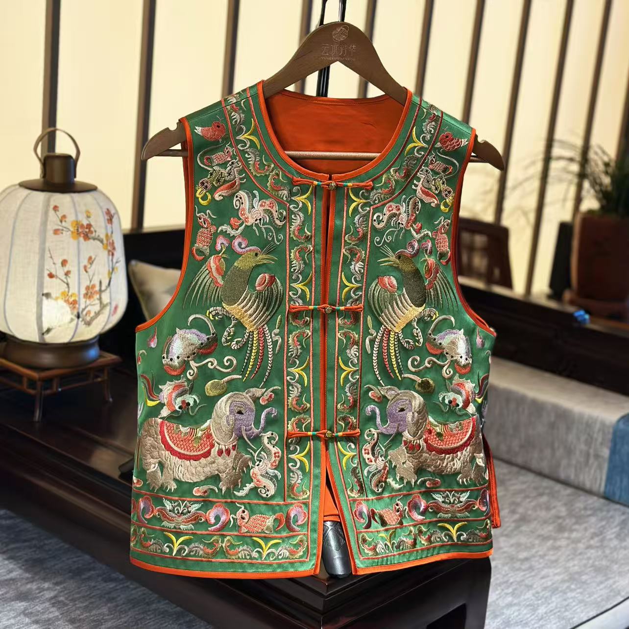 来福  芳华设计新中式复古重工刺绣马甲国风百搭款马甲FH-669
