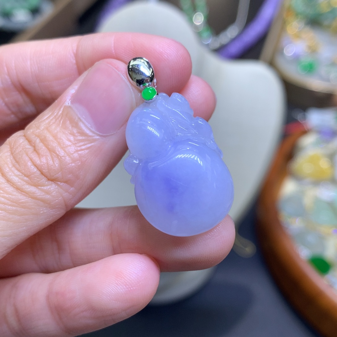 颈饰18K金镶嵌翡翠